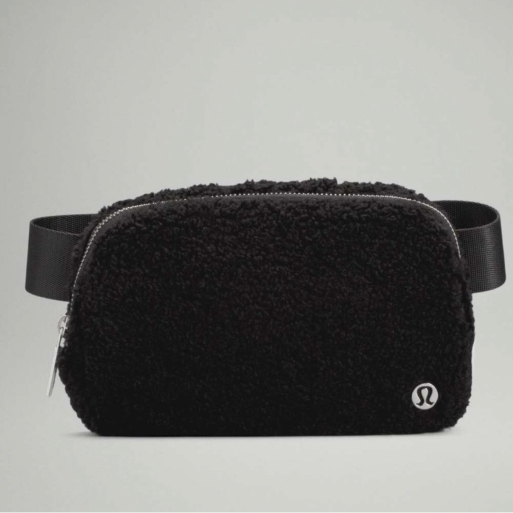 Lululemon Everywhere FLEECE Belt Bag - Black